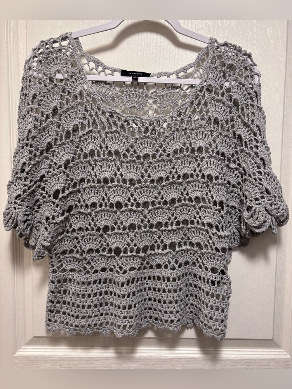 Kactus crochet pullover lightweight top size m light grey fluttery sleeves